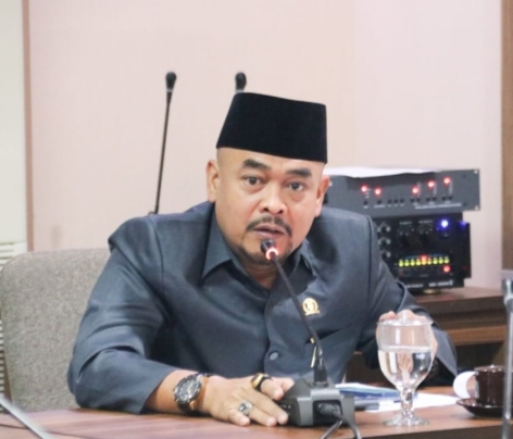 Anggota Banggar Kota Depok, yang juga merupakan Ketua Fraksi Gerindra, Edi Masturo saat rapat Bamus berlangsung, Senin (24/11).