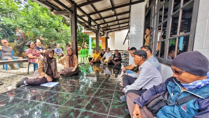 Warga Curug di lingkungan RT 05 RW 02, saat sosialisasi terkait rencana pembebasan lahan untuk akses menuju SMPN 35, Januari lalu.