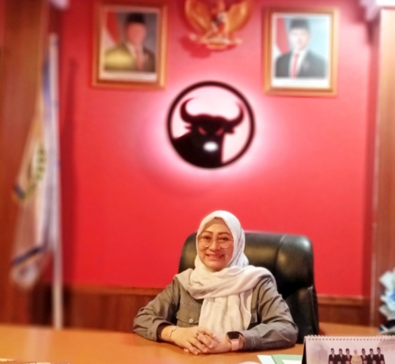 Wakil Ketua DPRD Kota Depok sekaligus Bendahara DPC PDI-P Kota Depok, Hj. Yuni Indriany.