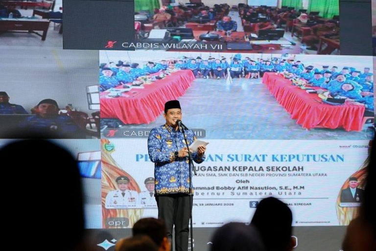 Gubsu Serahkan SK Penugasan 248 Kepsek SMA/SMK dan SLB