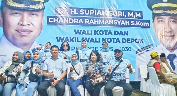 Ketua Relawan Bolone SS, Yopi Setiabudi bersama anggotanya. 