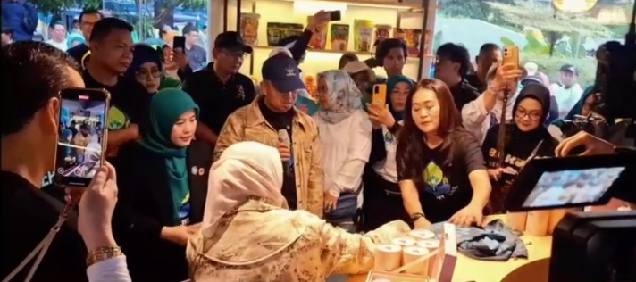 Toko Oleh-Oleh Dekranasda “Depok Maju” sebagai sarana promosi produk lokal.