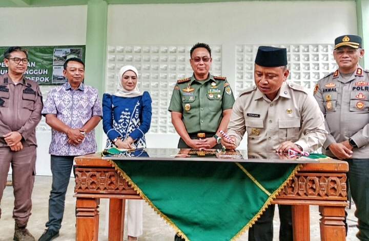 Wali Kota Depok, Supian Suri saat meresmikan Gedung Tangguh Kodim 0508/Depok pada Kamis (22/1/26).