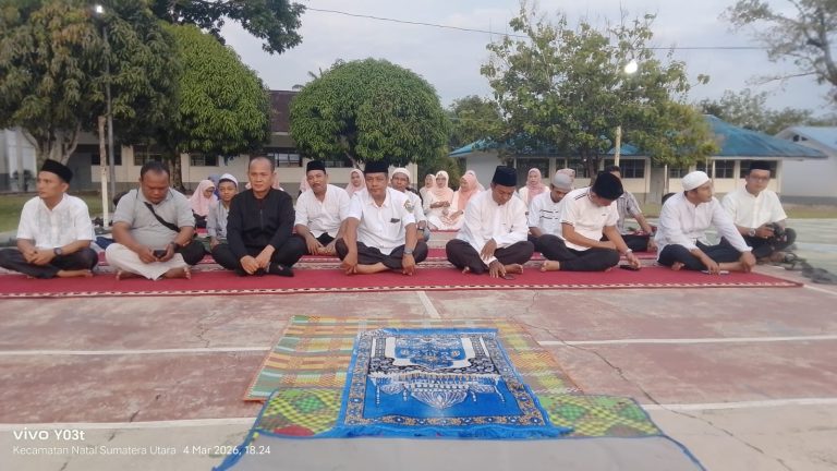 Kelbes Guru dan Tenaga Administrasi SMAN 1 Natal Gelar Bukber, Perkuat Nilai Ukhuwah Islamiyah