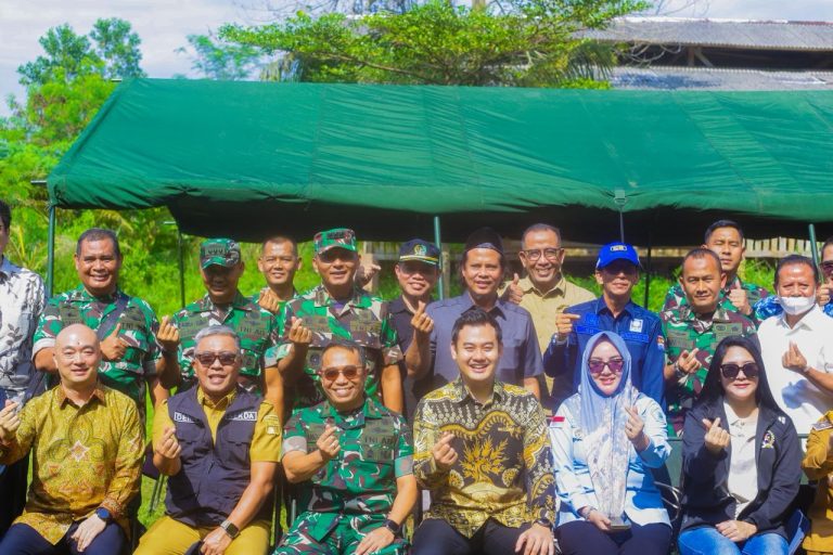 Sekretaris Daerah (Sekda) Kota Bogor, Denny Mulyadi, mendampingi Wakil Asisten Logistik KASAD, Brigjen TNI Anggarsih Mashudi, dalam peninjauan calon lokasi pembangunan fasilitas Pengolahan Sampah menjadi Energi Listrik (PSEL) Bogor Raya