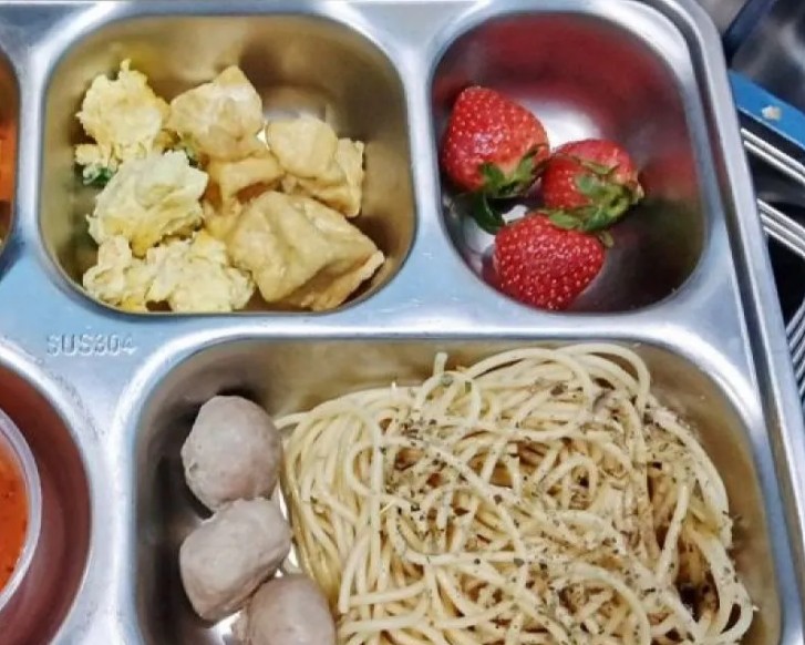 Makan Bergizi Gratis (MBG) yang diterima di SDN Pondok Kelapa 01