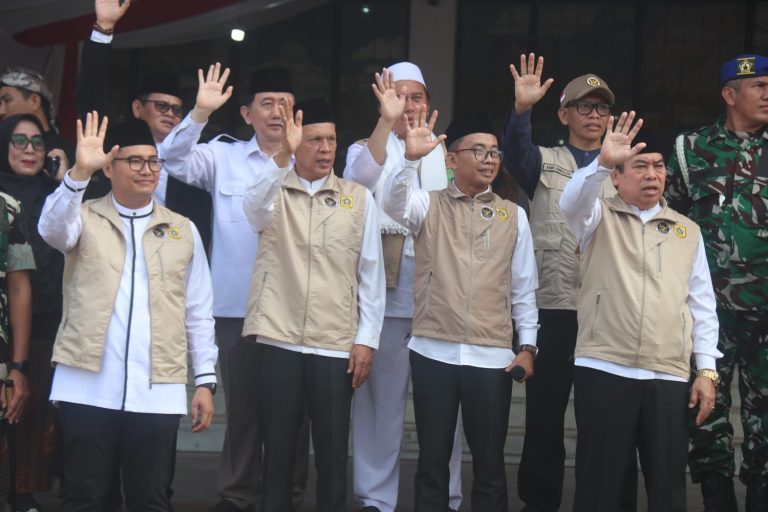 Wakil Bupati Bogor, Jaro Ade, menyampaikan rasa syukur atas terlaksananya pemberangkatan perdana tersebut.