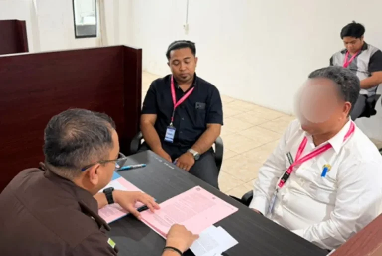 Kejaksaan Negeri (Kejari) Banjarmasin kembali menetapkan dua tersangka baru dalam kasus dugaan korupsi proyek sewa komputer server, aplikasi, dan jaringan pada Dinas Pendidikan Kota Banjarmasin.