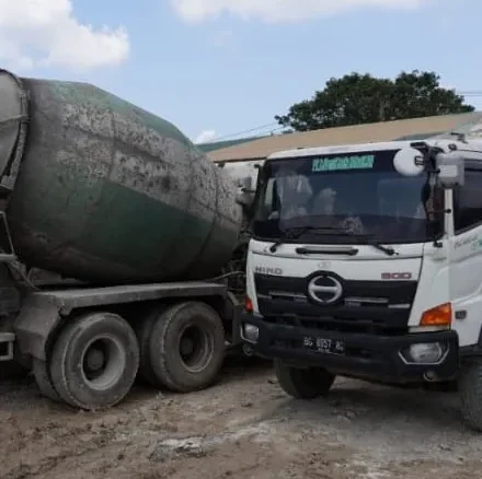 Sita 13 Truk dan Excavator