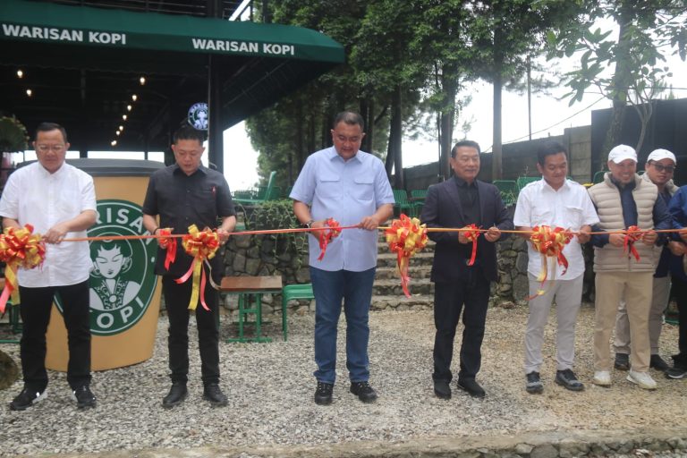 Bupati Bogor, Rudy Susmanto, menegaskan komitmennya dalam mendorong investasi ramah lingkungan sekaligus memastikan proses perizinan usaha yang mudah, cepat, dan gratis.