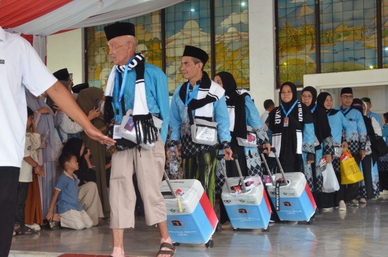 Pemerintah Kabupaten Bogor secara resmi melepas keberangkatan 439 calon jamaah haji yang tergabung dalam Kloter 14 JKS Tahun 1447 Hijriah/2026 Masehi.